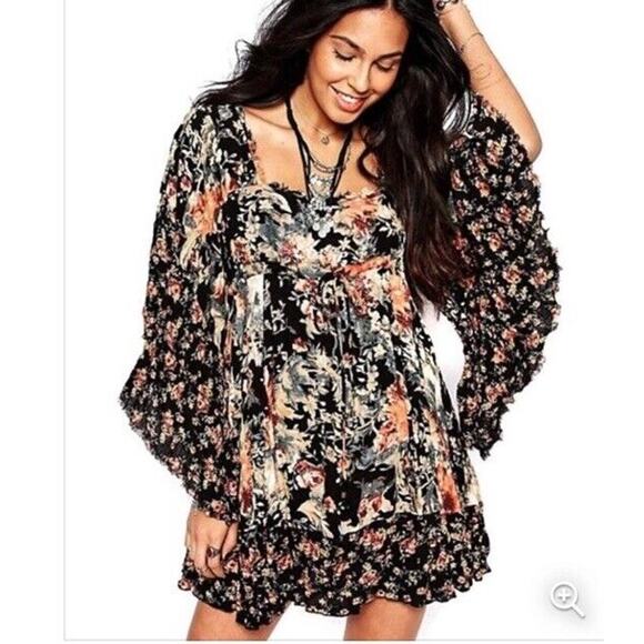 Free People Mini Dress Sz XS Heart Of Gold Dark Floral Boho Bell Sleeve Fairy - Picture 6 of 16
